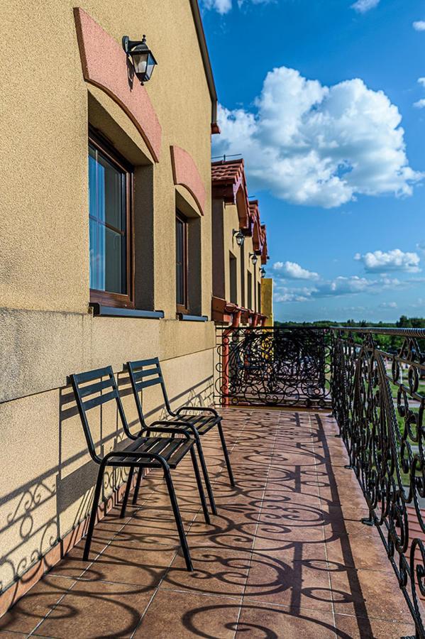 Hotel Stara Gorzelnia Licheń Buitenkant foto