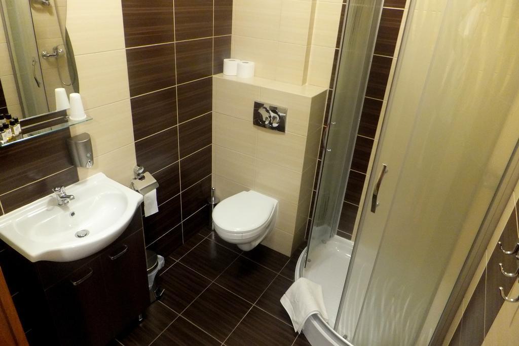 Hotel Stara Gorzelnia Licheń Kamer foto